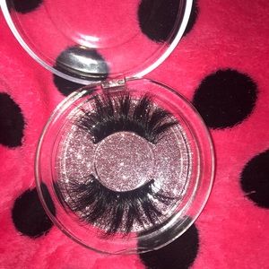 Mink lashes in style (Chyna)